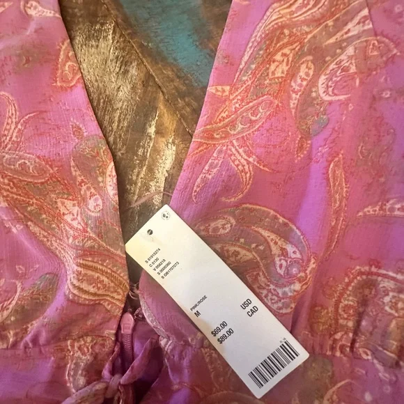 Urban Outfitters Mini Dress Pink Paisley Medium VNeck KeyHole back NWT. Boho - Picture 7 of 11